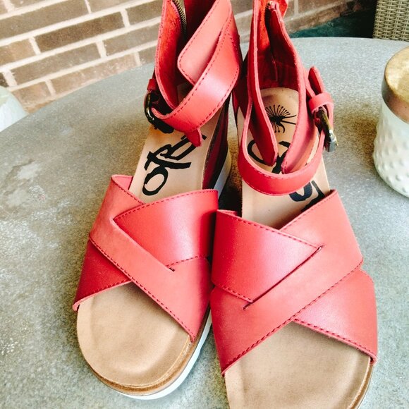 OTBT Red Wedge Sandals - Picture 6 of 7
